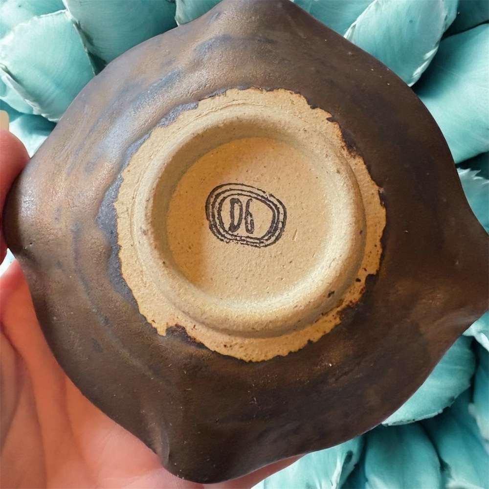 Crushed Glass 4 Pinch Ceramic Signed Studio Pottery Trinket Dish Bronze and Teal - Picture 4 of 4